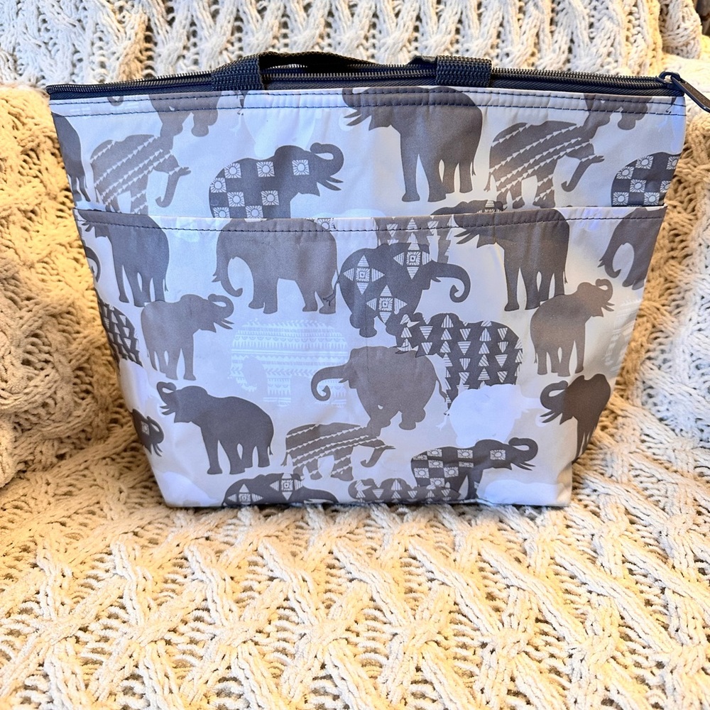 Thirty One Thermal Lunch Tote in Elephant Parade